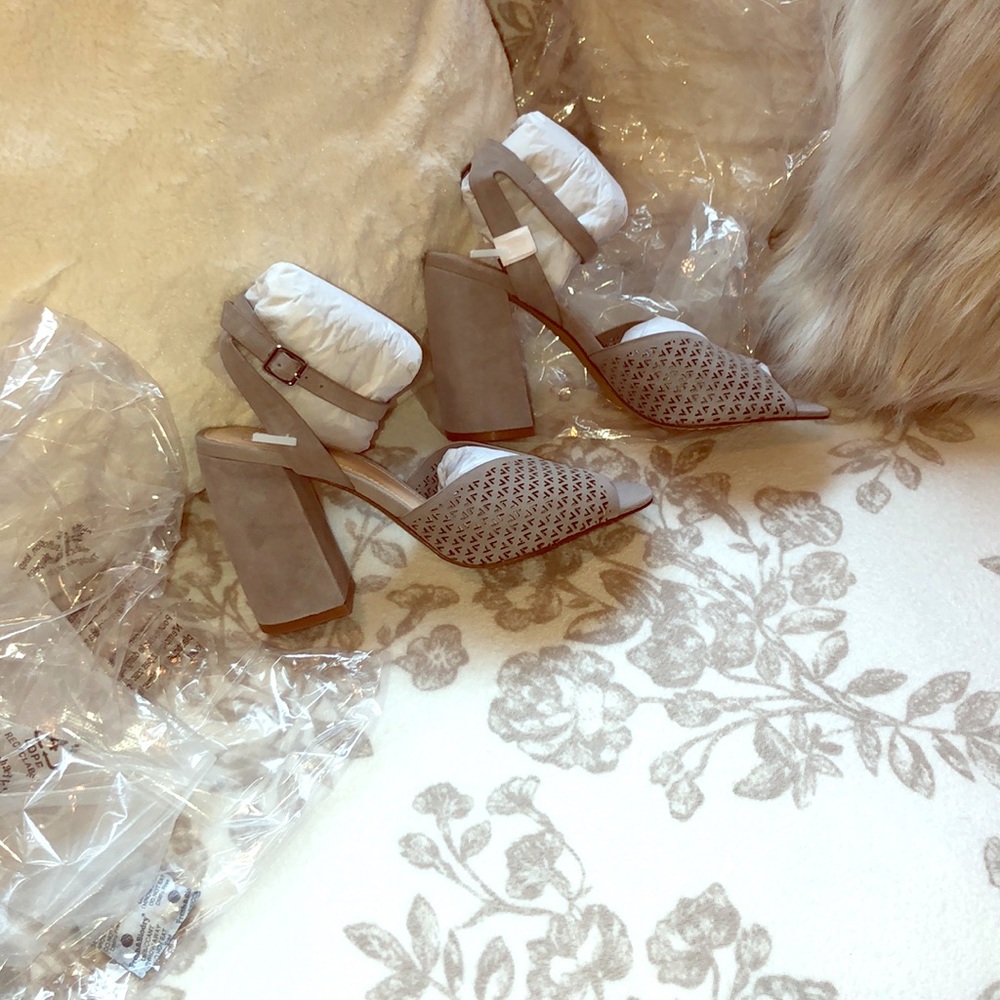 Vince Camuto Gedda BN in box never taken out. Sz 8